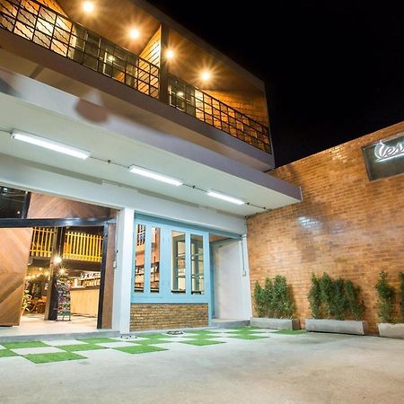 Vestique Hostel Chiang Mai Exterior photo